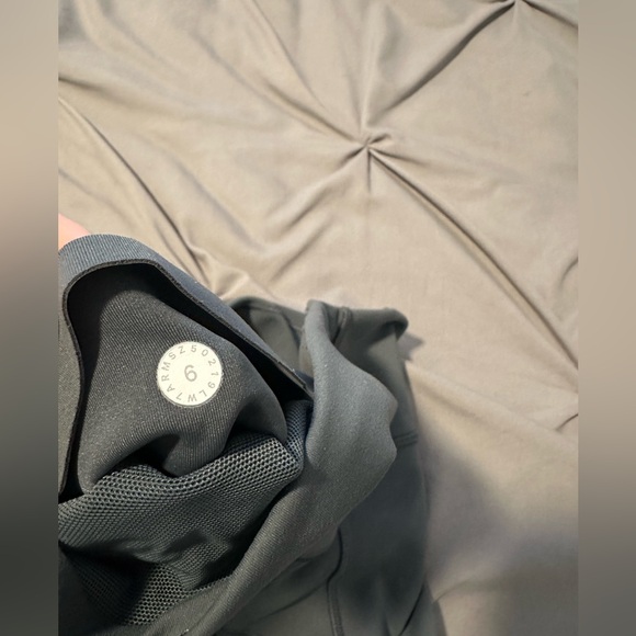 Lululemon In Movement Short - Picture 3 of 3